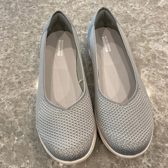 Skechers Shoes - NWOT Skechers slip on goga mat shoes